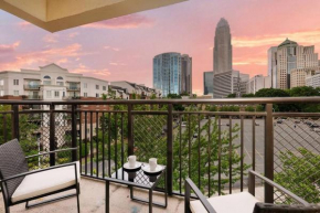 The Tar Heel - Stylish 4BR with City Views - Free Parking - Gym - Pet-Friendly